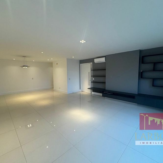 APARTAMENTO EM CONDOMÍNIO 4 QUARTOS