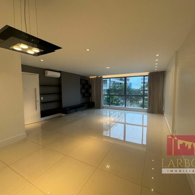 APARTAMENTO EM CONDOMÍNIO 4 QUARTOS