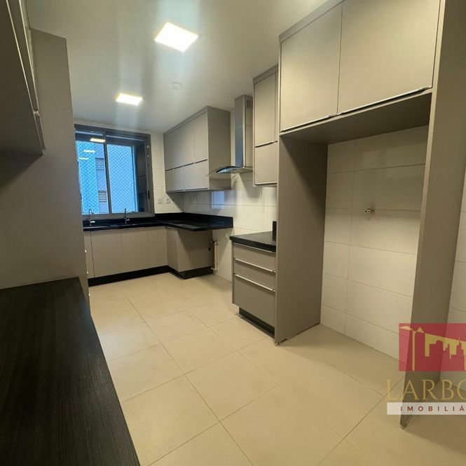 APARTAMENTO EM CONDOMÍNIO 4 QUARTOS