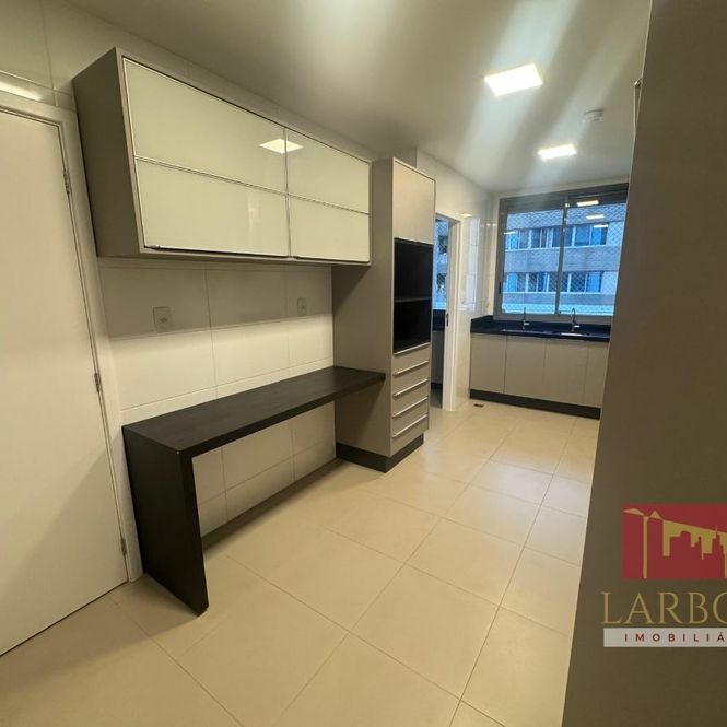 APARTAMENTO EM CONDOMÍNIO 4 QUARTOS