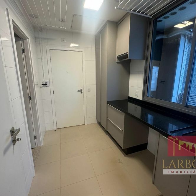 APARTAMENTO EM CONDOMÍNIO 4 QUARTOS