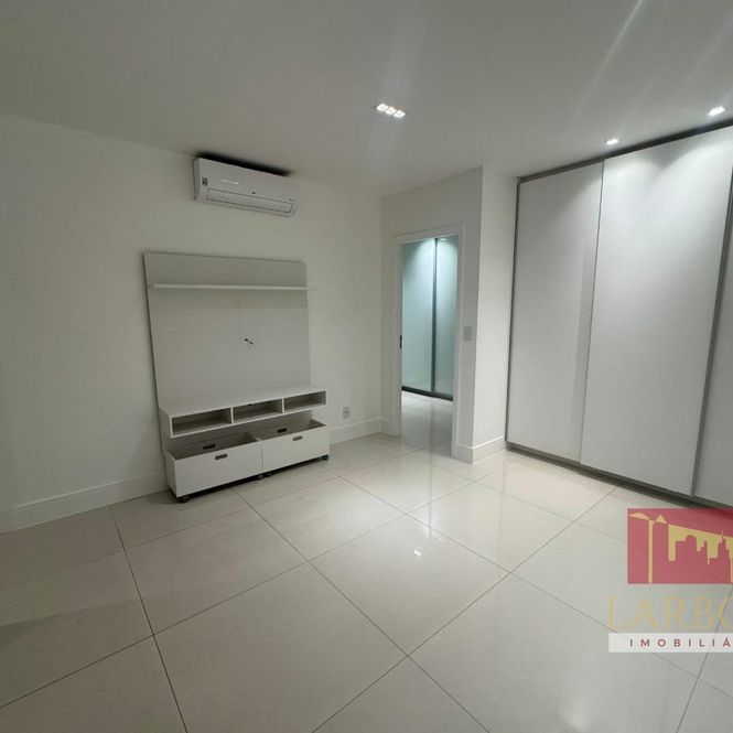 APARTAMENTO EM CONDOMÍNIO 4 QUARTOS