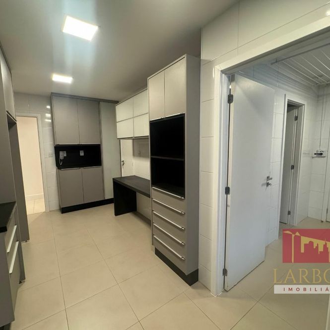 APARTAMENTO EM CONDOMÍNIO 4 QUARTOS