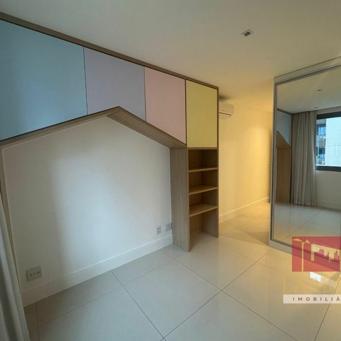 APARTAMENTO EM CONDOMÍNIO 4 QUARTOS