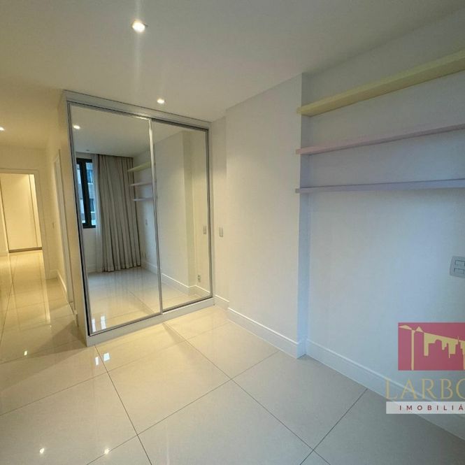 APARTAMENTO EM CONDOMÍNIO 4 QUARTOS