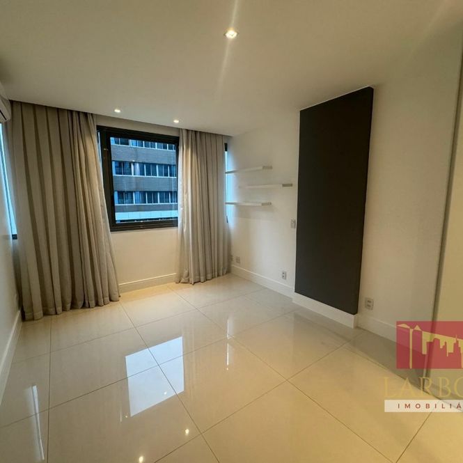 APARTAMENTO EM CONDOMÍNIO 4 QUARTOS