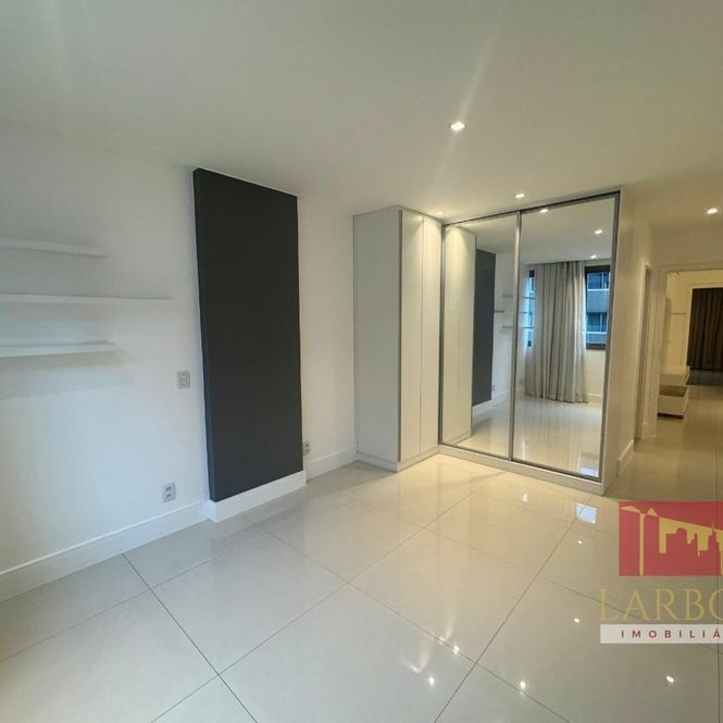 APARTAMENTO EM CONDOMÍNIO 4 QUARTOS