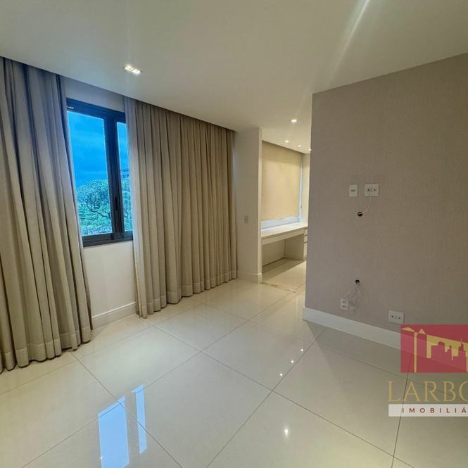 APARTAMENTO EM CONDOMÍNIO 4 QUARTOS