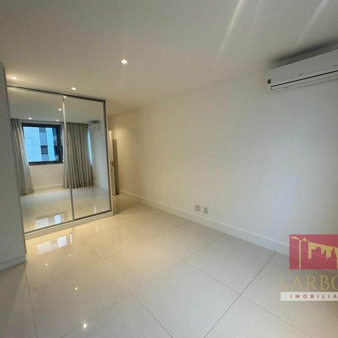 APARTAMENTO EM CONDOMÍNIO 4 QUARTOS