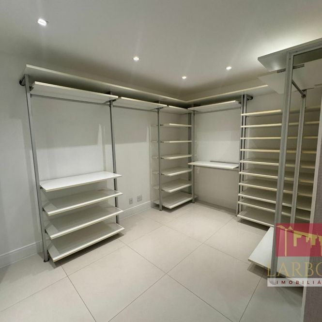 APARTAMENTO EM CONDOMÍNIO 4 QUARTOS