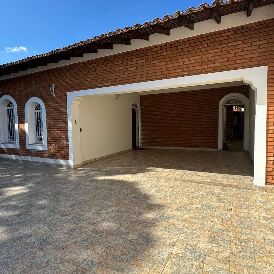 {{layout.imobiliaria.imb_razaosocial}}
