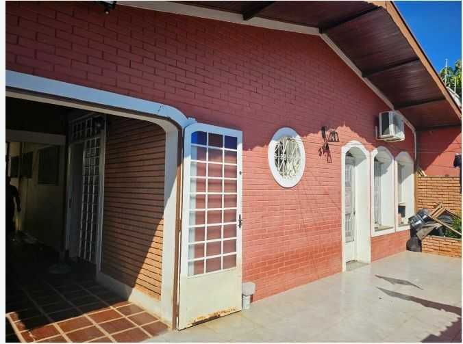 {{layout.imobiliaria.imb_razaosocial}}