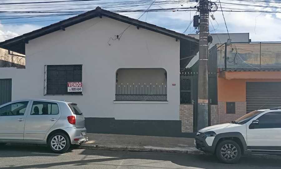 {{layout.imobiliaria.imb_razaosocial}}