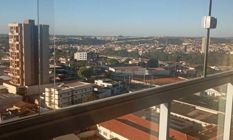 {{layout.imobiliaria.imb_razaosocial}}