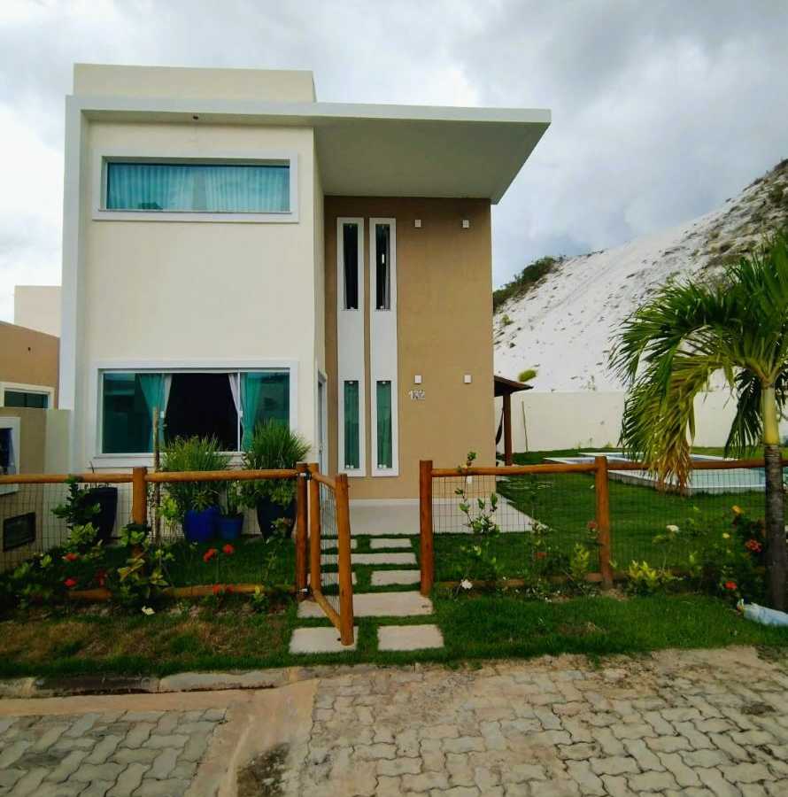 {{layout.imobiliaria.imb_razaosocial}}