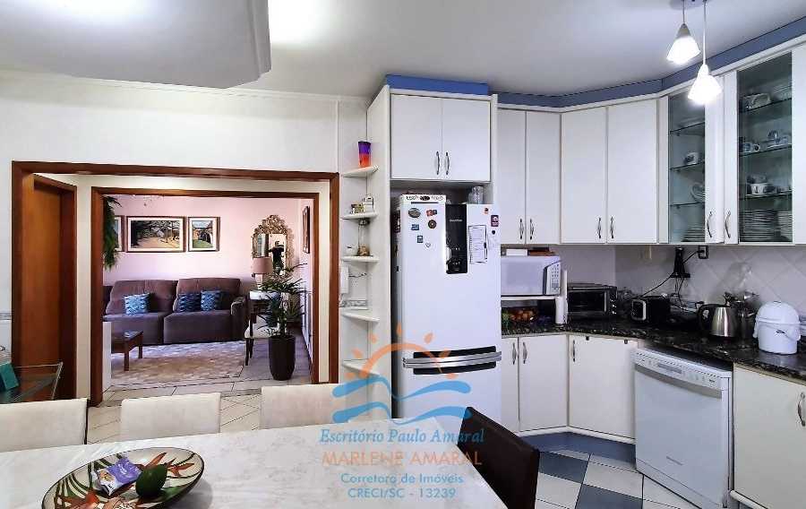 {{layout.imobiliaria.imb_razaosocial}}