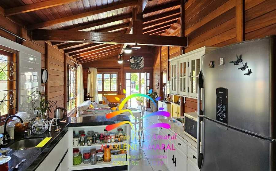 {{layout.imobiliaria.imb_razaosocial}}