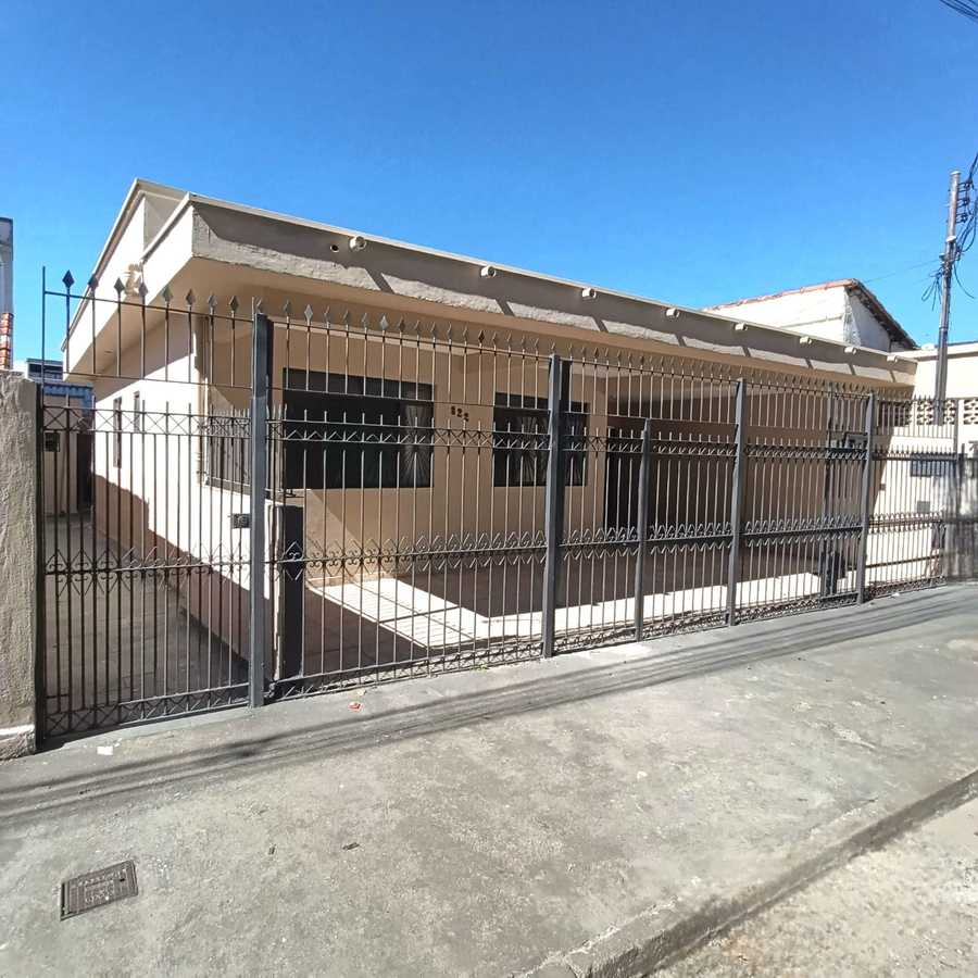 {{layout.imobiliaria.imb_razaosocial}}