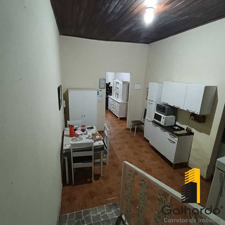 {{layout.imobiliaria.imb_razaosocial}}