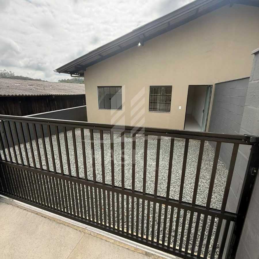 {{layout.imobiliaria.imb_razaosocial}}