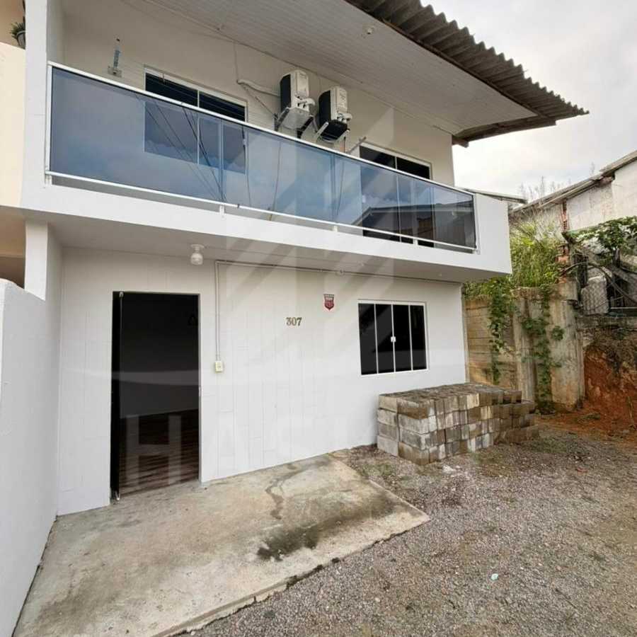 {{layout.imobiliaria.imb_razaosocial}}