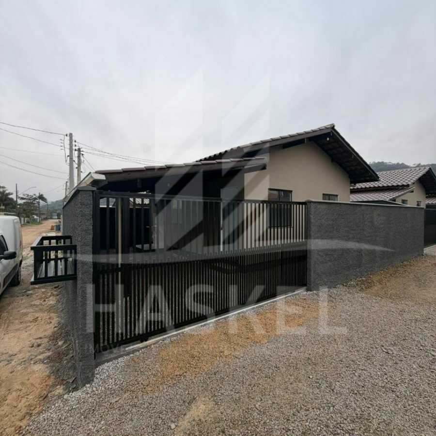 {{layout.imobiliaria.imb_razaosocial}}