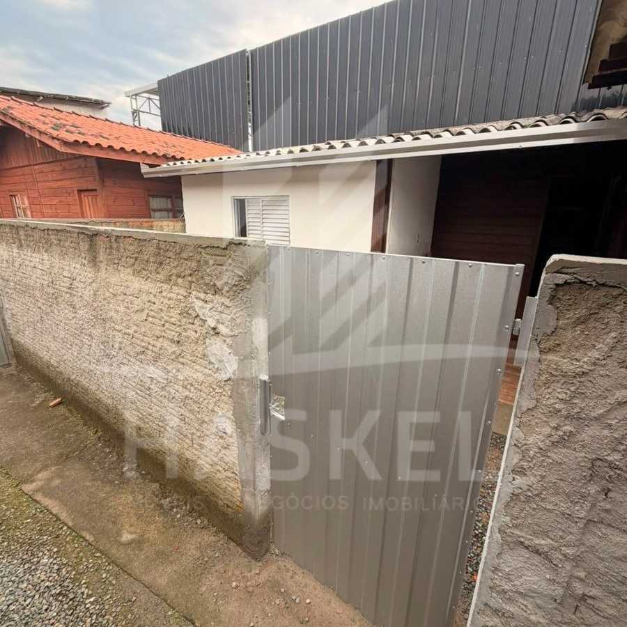 {{layout.imobiliaria.imb_razaosocial}}