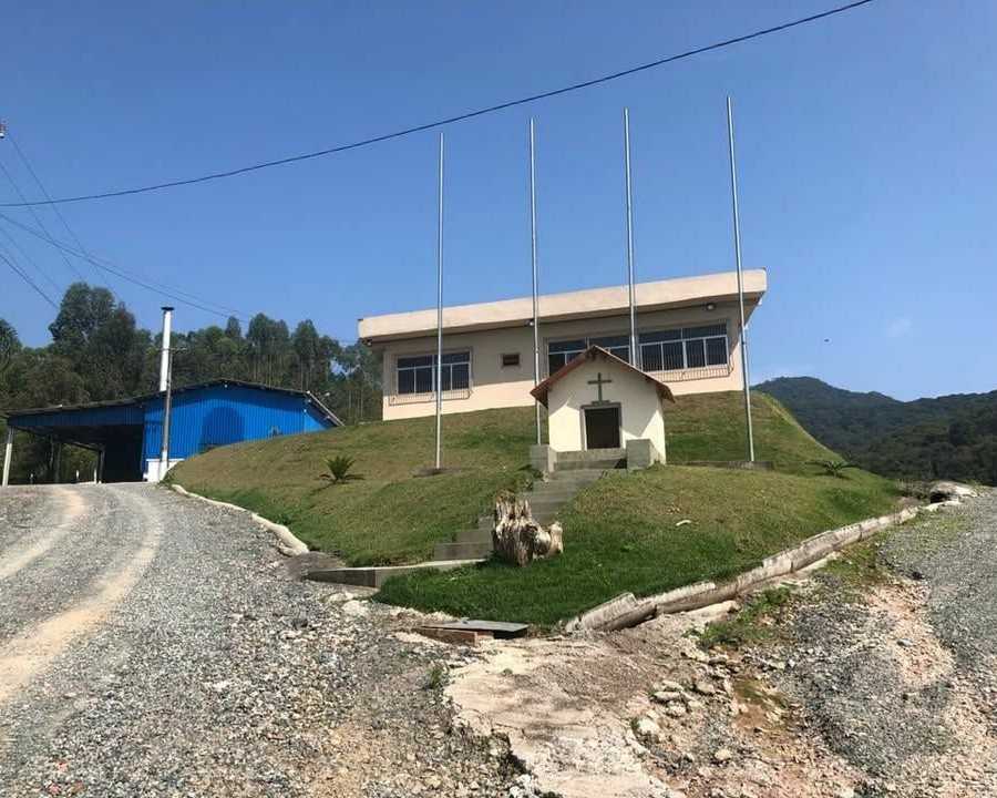 {{layout.imobiliaria.imb_razaosocial}}