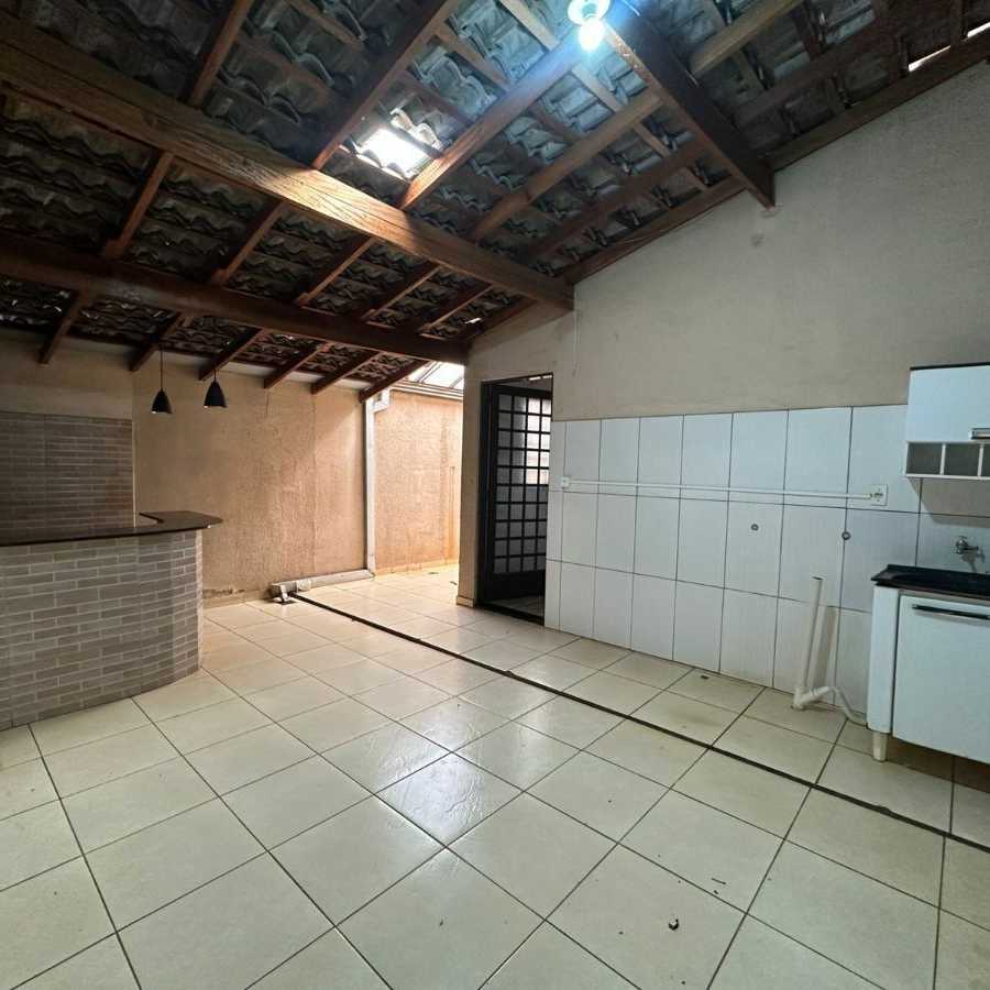 {{layout.imobiliaria.imb_razaosocial}}