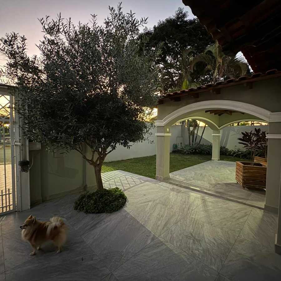 {{layout.imobiliaria.imb_razaosocial}}