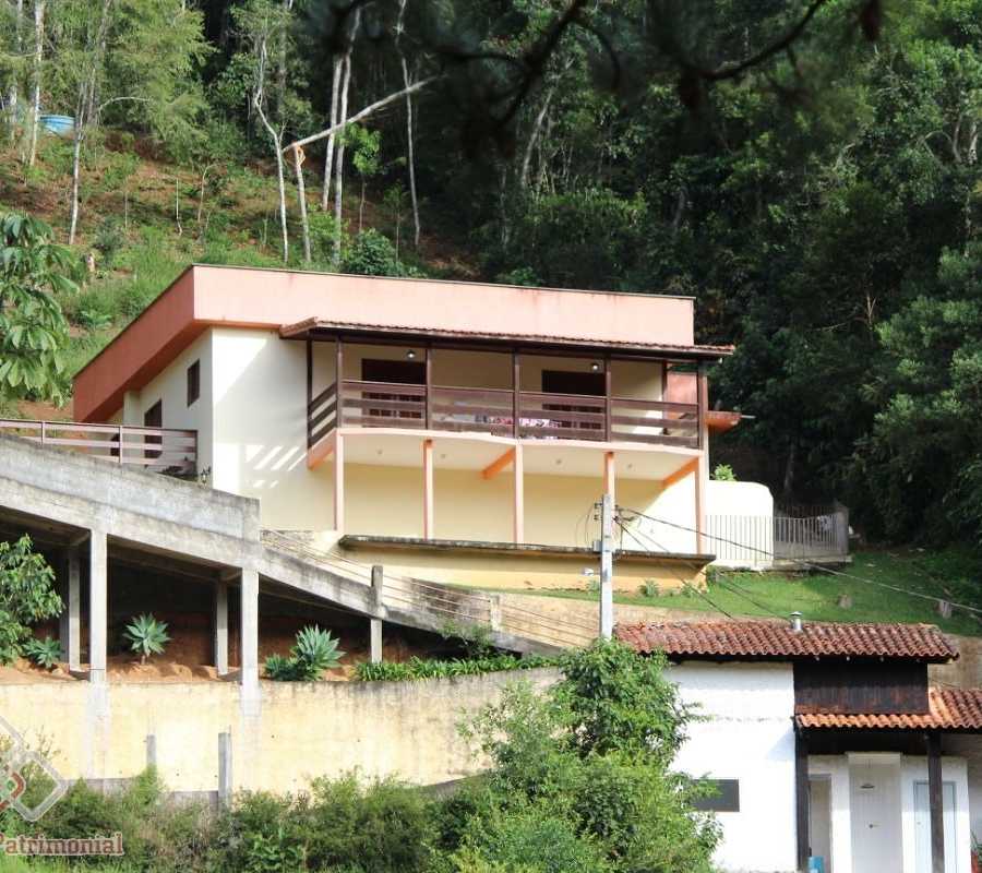 {{layout.imobiliaria.imb_razaosocial}}