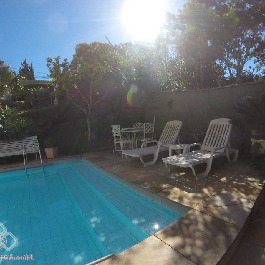 {{layout.imobiliaria.imb_razaosocial}}