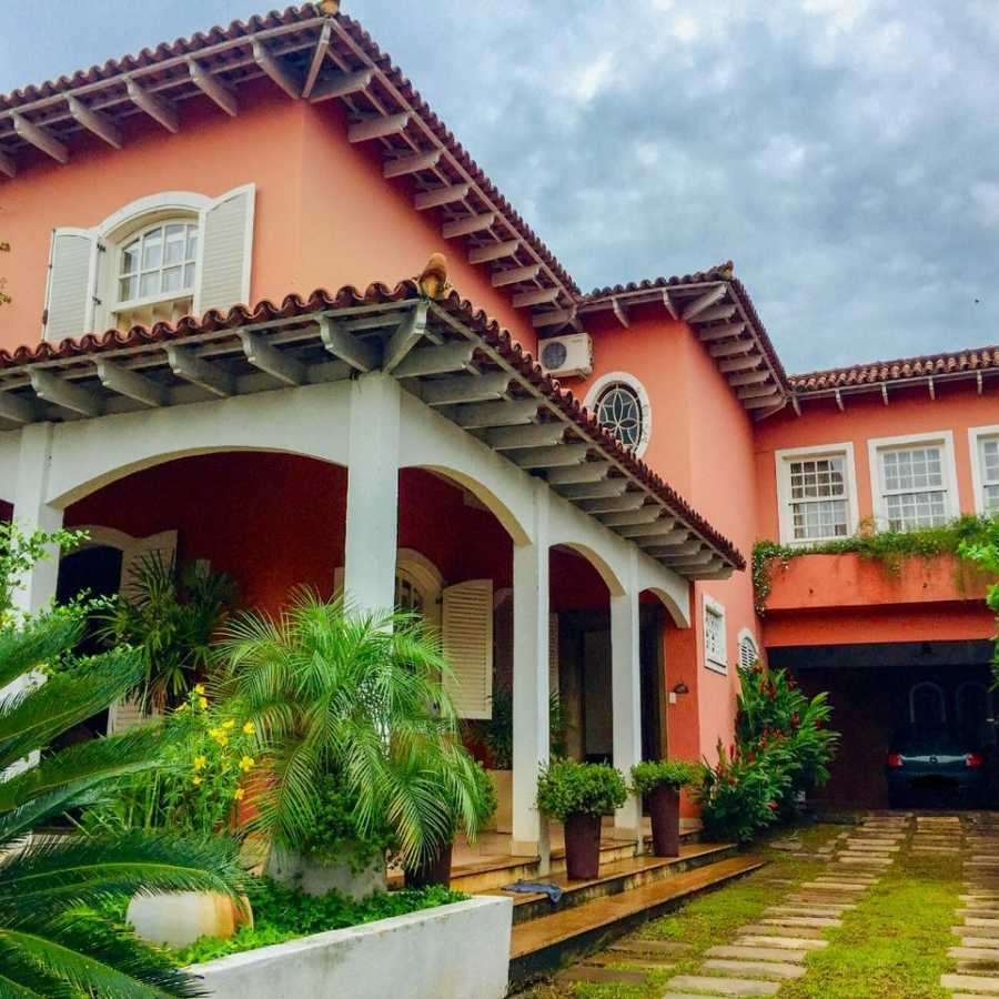 {{layout.imobiliaria.imb_razaosocial}}