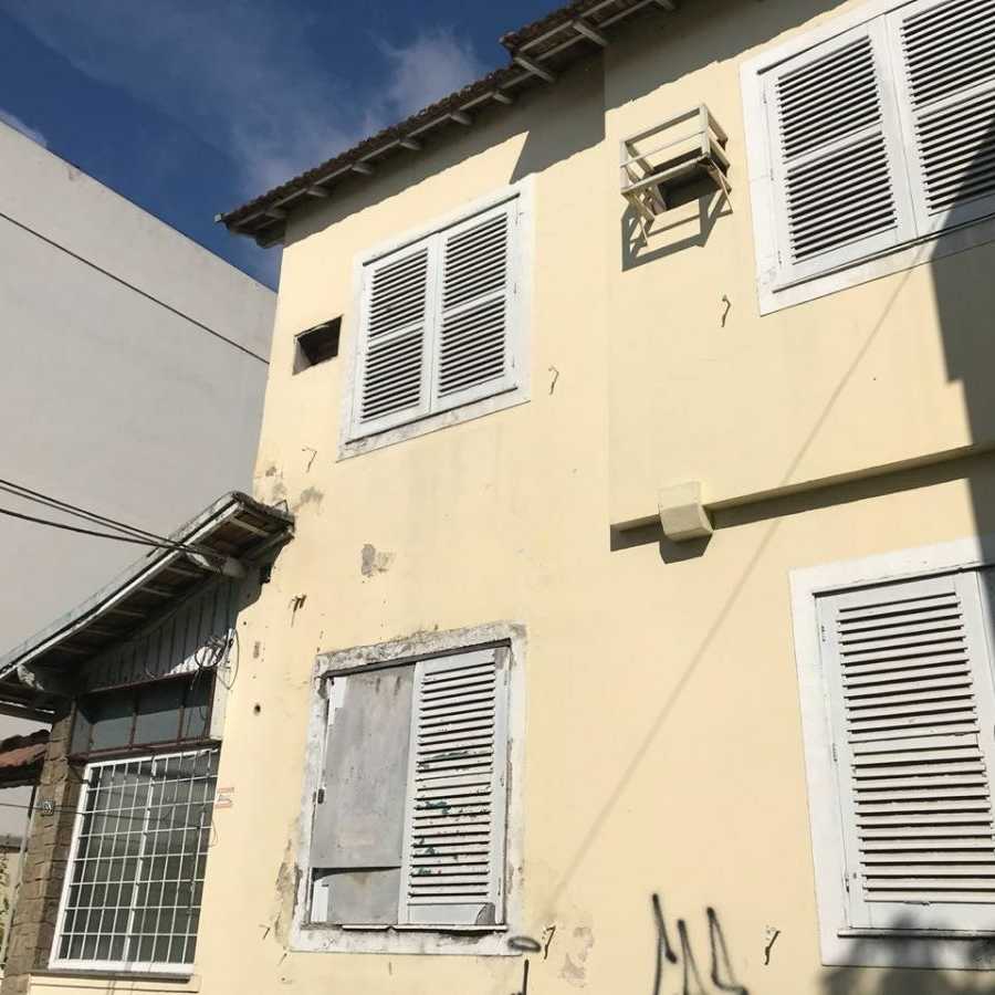 {{layout.imobiliaria.imb_razaosocial}}