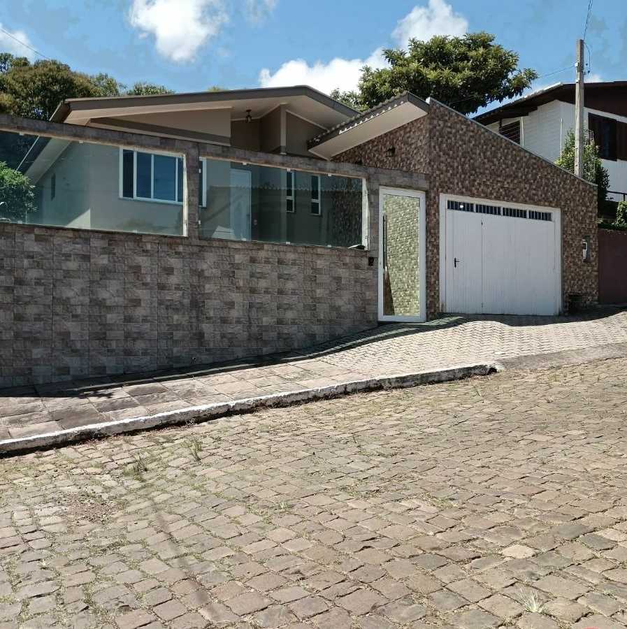 {{layout.imobiliaria.imb_razaosocial}}