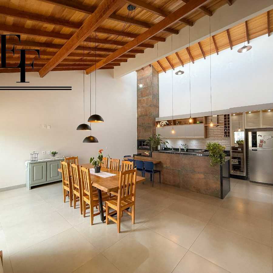 {{layout.imobiliaria.imb_razaosocial}}