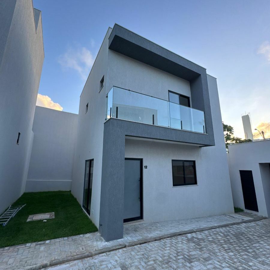{{layout.imobiliaria.imb_razaosocial}}