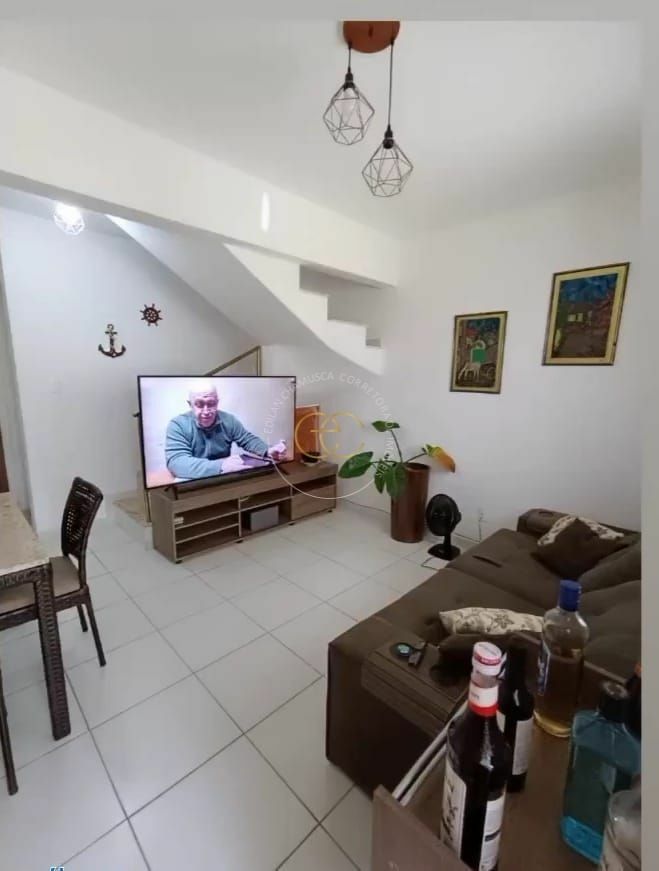{{layout.imobiliaria.imb_razaosocial}}