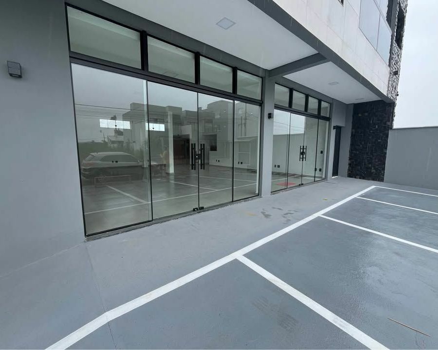 {{layout.imobiliaria.imb_razaosocial}}