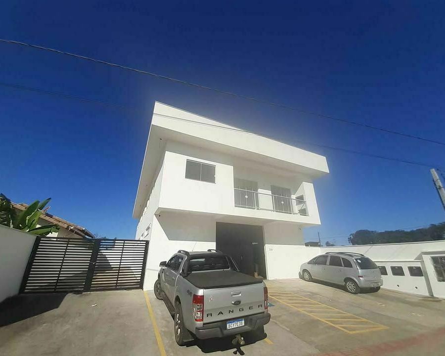 {{layout.imobiliaria.imb_razaosocial}}