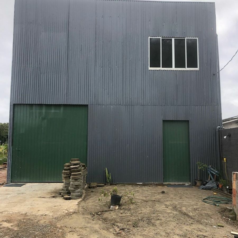 {{layout.imobiliaria.imb_razaosocial}}