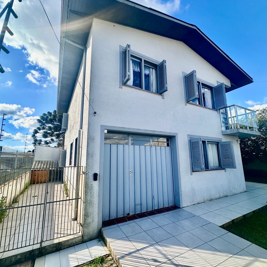 {{layout.imobiliaria.imb_razaosocial}}
