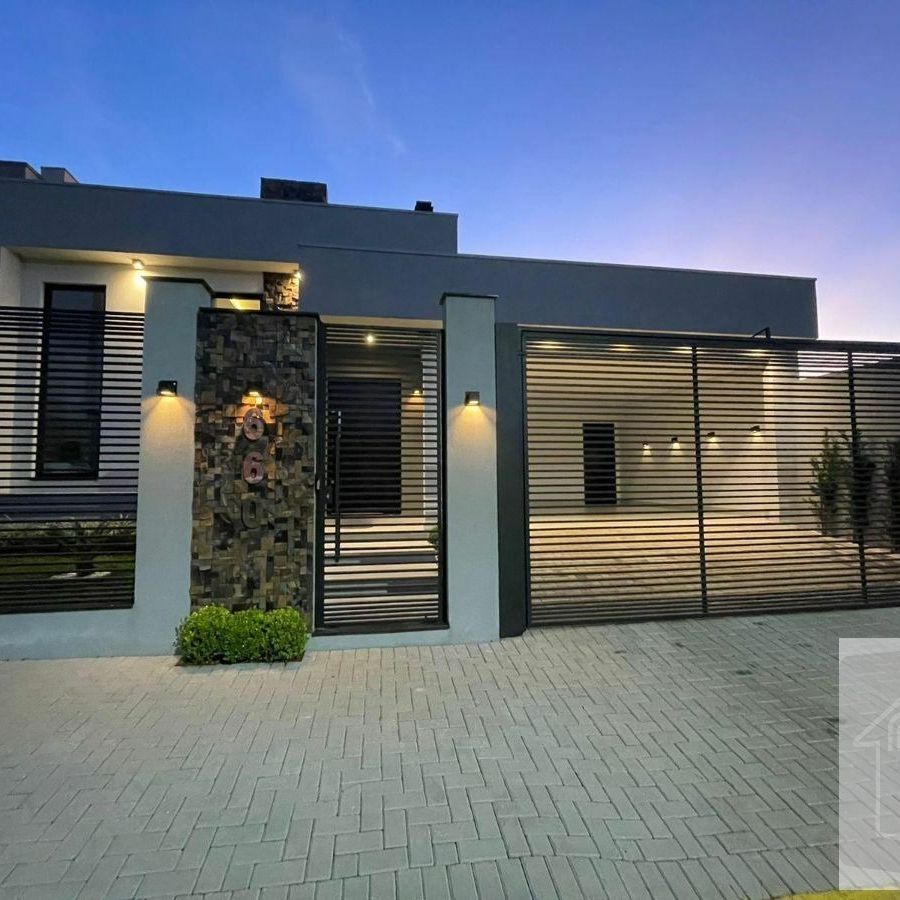 {{layout.imobiliaria.imb_razaosocial}}