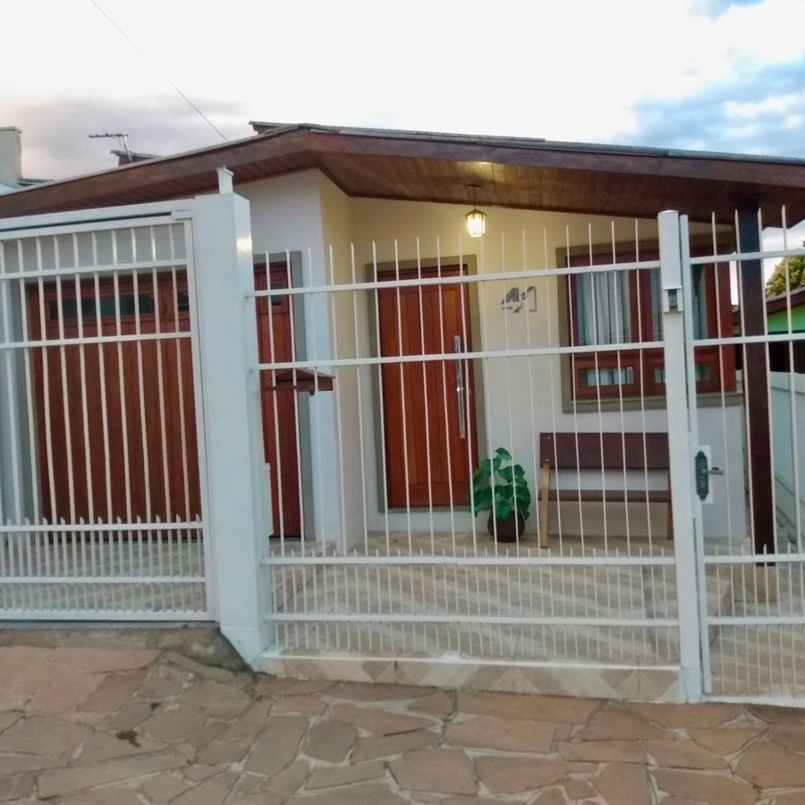{{layout.imobiliaria.imb_razaosocial}}