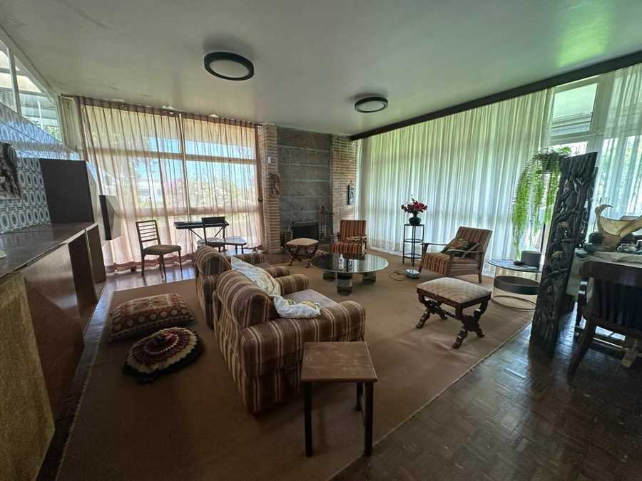 {{layout.imobiliaria.imb_razaosocial}}