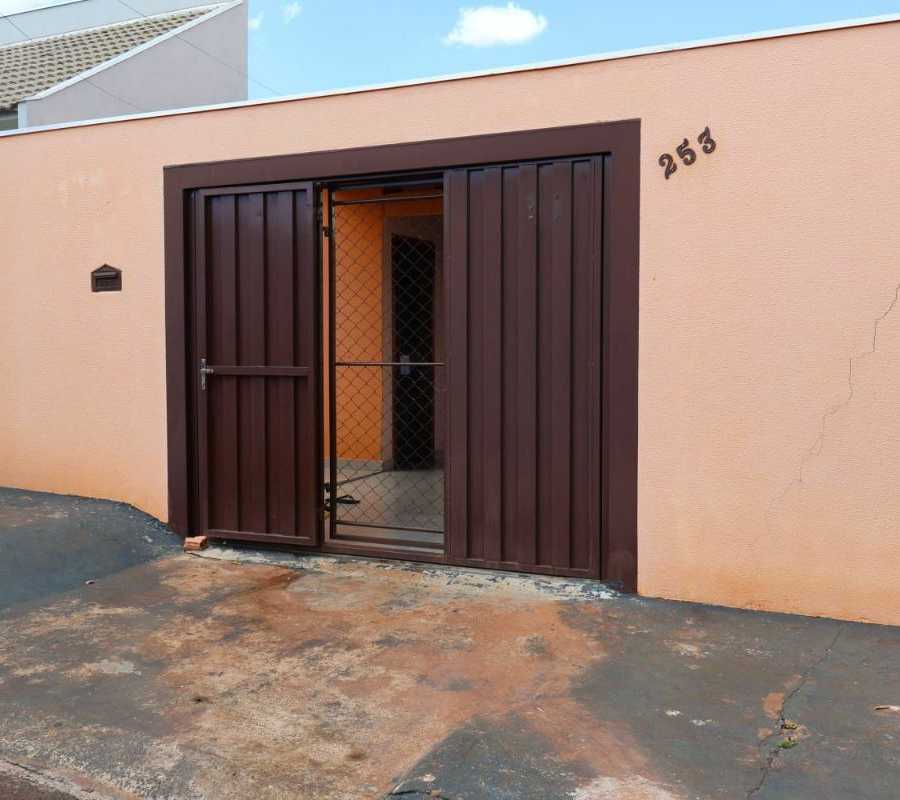 {{layout.imobiliaria.imb_razaosocial}}