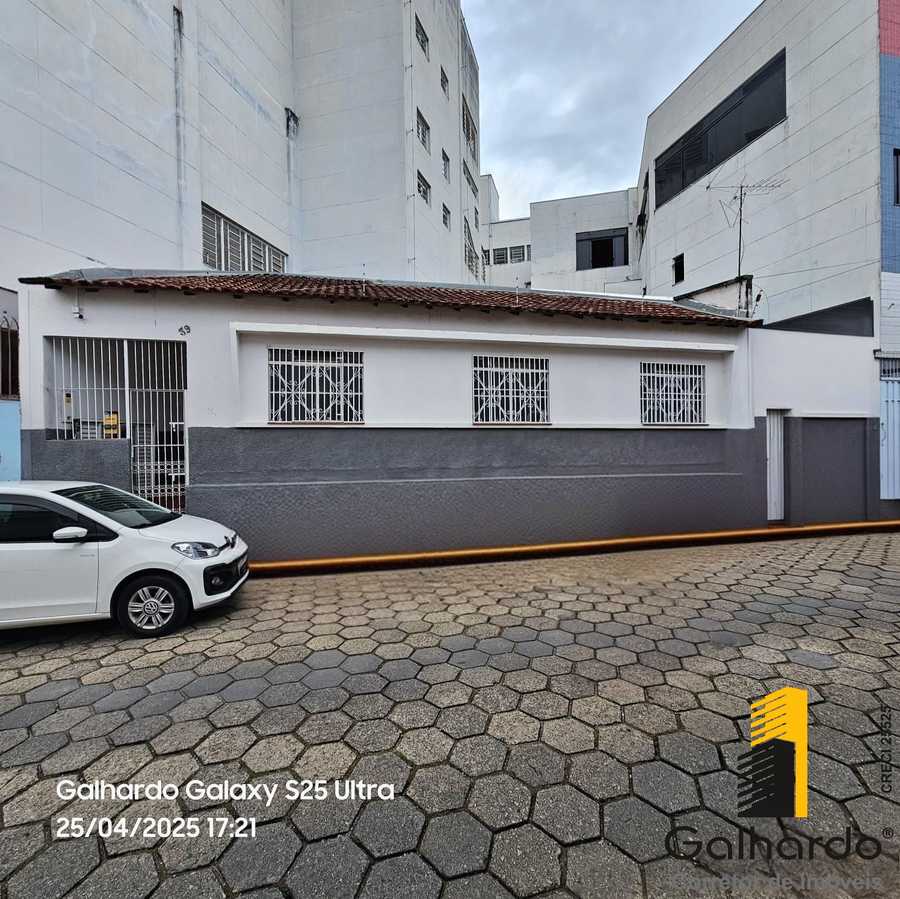 {{layout.imobiliaria.imb_razaosocial}}