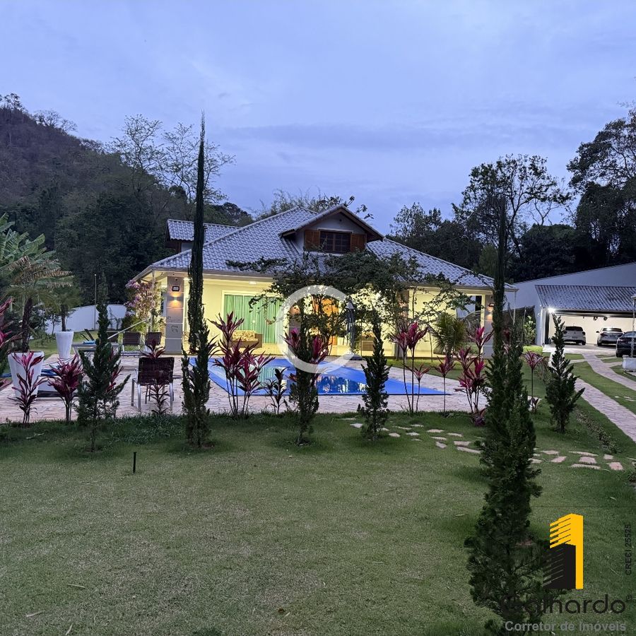 {{layout.imobiliaria.imb_razaosocial}}