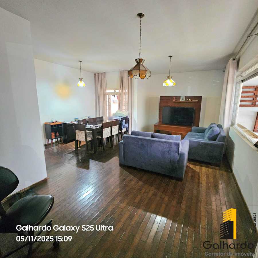 {{layout.imobiliaria.imb_razaosocial}}