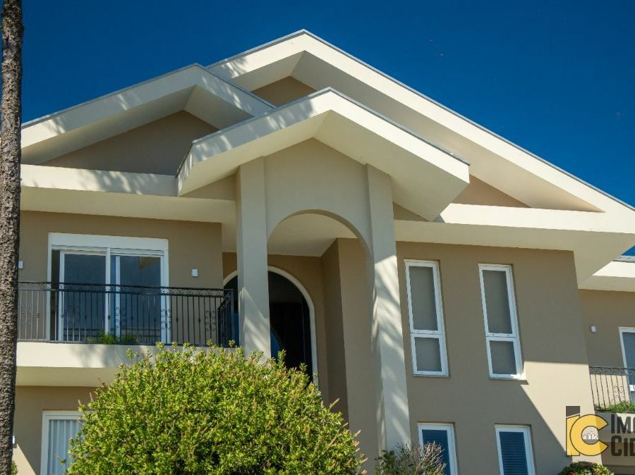 {{layout.imobiliaria.imb_razaosocial}}